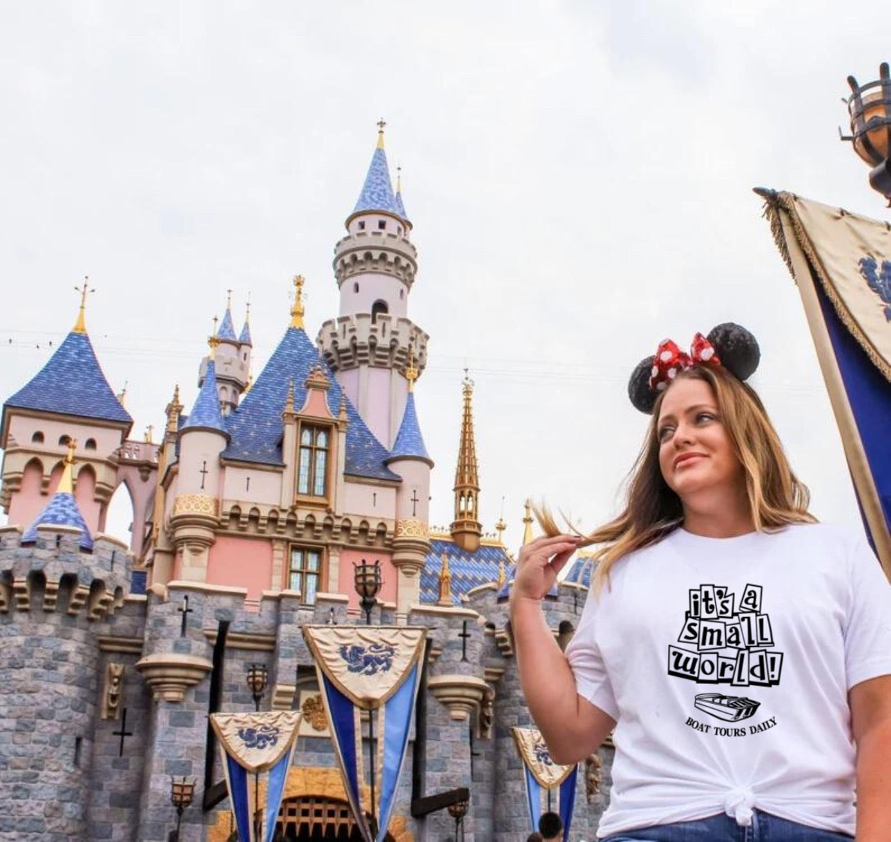A Small World of Wonders - Tee’s & sweatshirts Unisex All Sizes