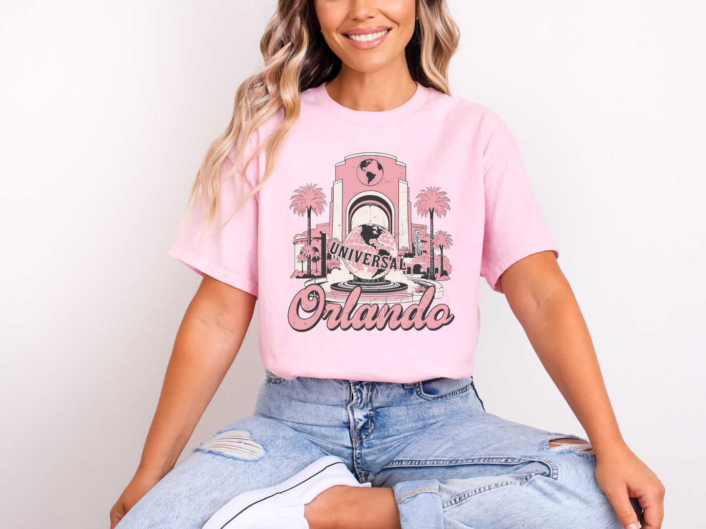 Universal Studios / Retro Pink - Tee’s & sweatshirts Unisex All Sizes