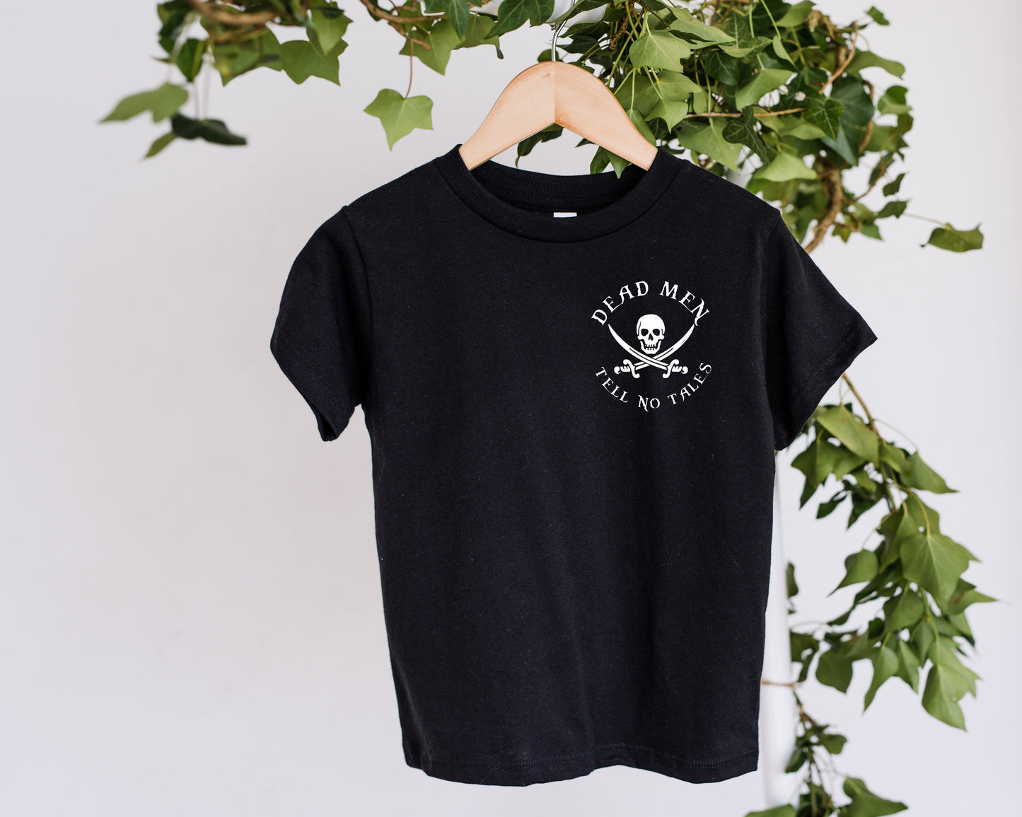 Dead men tell no tales -  Tee’s & sweatshirts Unisex All Sizes